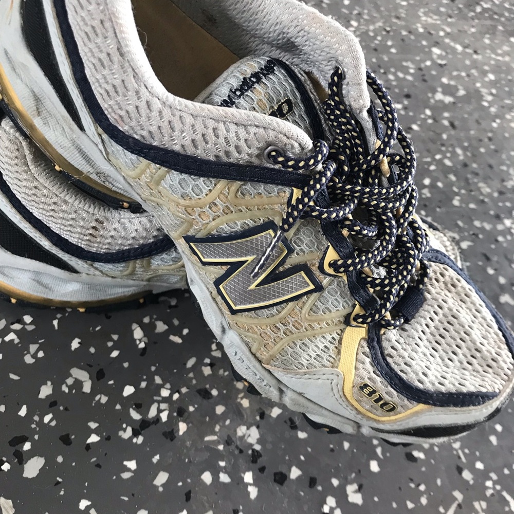 Womens New Balance tennis shoes size 7 1/2.